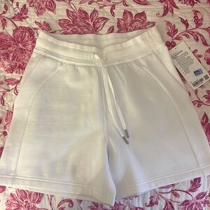 NEVER WORN Lululemon Scuba Shorts